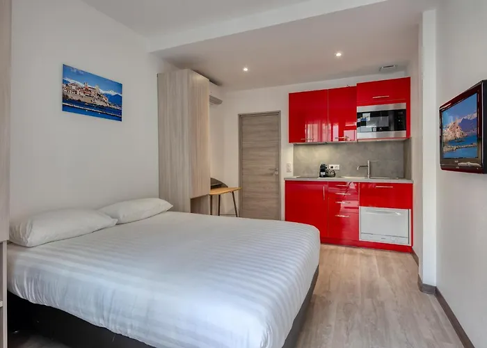 French Riviera Confidential Centre Les Pins Proche Des Plages